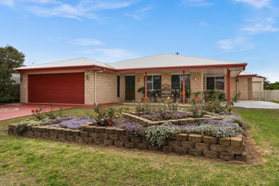 /international/au/24-fairway-drive-pittsworth-qld-151508848/
