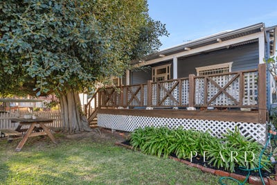/international/au/60a-hubert-street-east-victoria-park-wa-148489148/