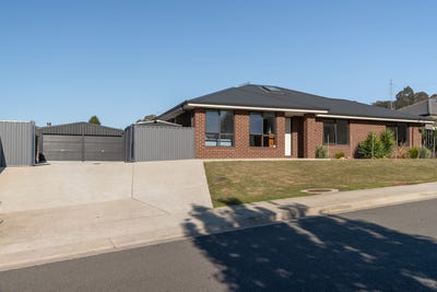 /international/au/9-ridgeview-crescent-riverside-tas-151178920/