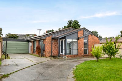 /international/au/13-thistle-court-meadow-heights-vic-151346252/