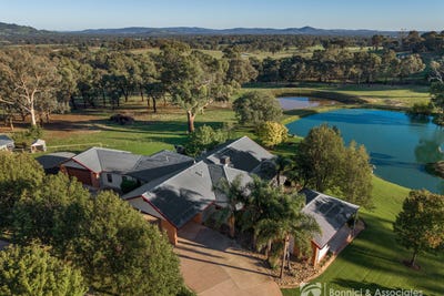 /international/au/39-lees-lane-bonegilla-vic-151151056/