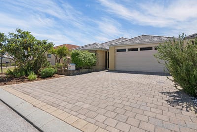 /international/au/14-flynn-street-canning-vale-wa-152639620/