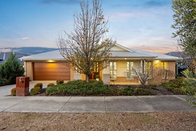 /international/au/4-banker-court-gisborne-vic-151630532/