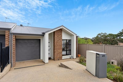 /international/au/29-swallowtail-street-mount-barker-sa-151141244/