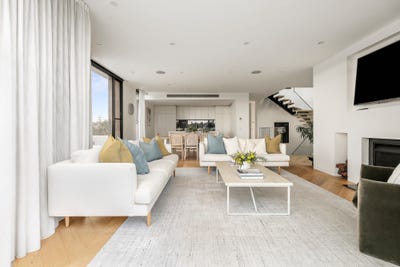 /international/au/penthouse-444-glenferrie-road-toorak-vic-151408628/