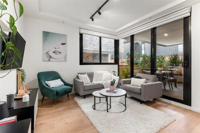 /international/au/8-7-white-street-windsor-vic-148648284/
