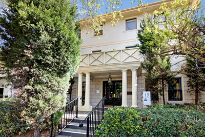 /international/au/11-15-acland-street-st-kilda-vic-152454412/