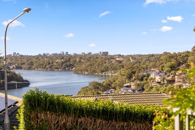 /international/au/6-65-hobart-place-illawong-nsw-151126688/