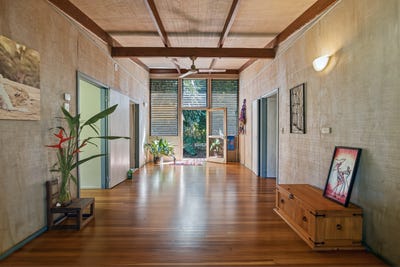 /international/au/20-james-road-mission-beach-qld-151476220/