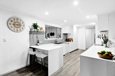 /international/au/23-bosel-road-tinana-qld-151559376/