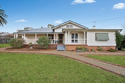 /international/au/2-bradman-street-cootamundra-nsw-151149692/