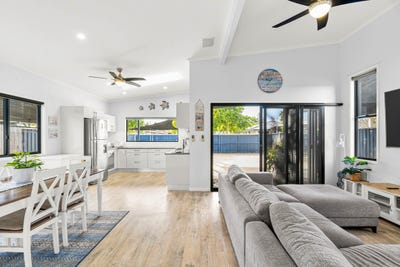 /international/au/9-jennifer-court-bucasia-qld-148426468/