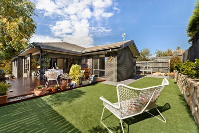 /international/au/15-beanland-street-casey-act-151127872/