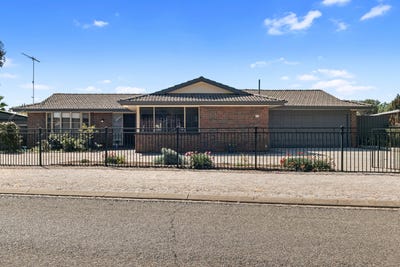 /international/au/63-edith-terrace-balaklava-sa-152489624/