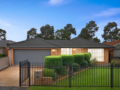 /international/au/26-johnson-court-roxburgh-park-vic-151359536/