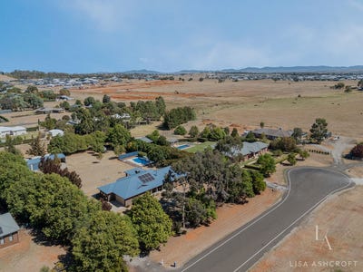 /international/au/5-mogo-place-moore-creek-nsw-150847856/