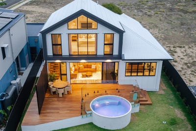 /international/au/2-9-ocean-dune-court-agnes-water-qld-152655888/