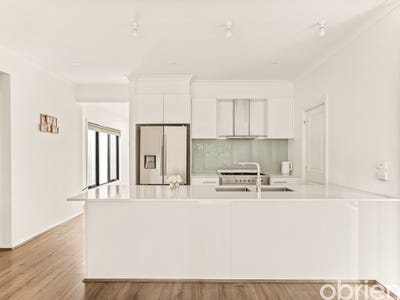 /international/au/15-maggie-street-cranbourne-east-vic-152636280/