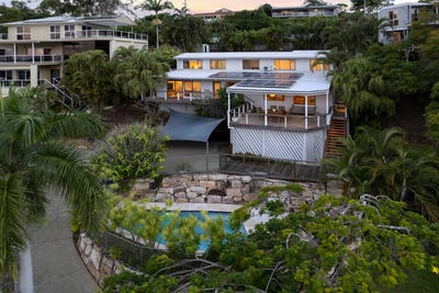 /international/au/12-radiata-court-elanora-qld-151375908/