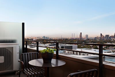 /international/au/910-57-bay-street-port-melbourne-vic-151059112/