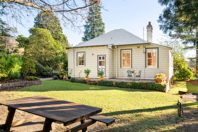 /international/au/68-fletcher-street-wentworth-falls-nsw-148174348/