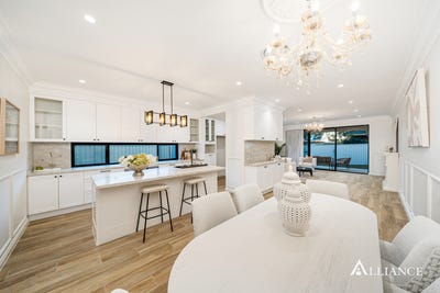/international/au/7a-toby-crescent-panania-nsw-148143248/