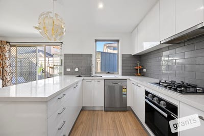 /international/au/20-sunshine-court-hampton-park-vic-148070140/