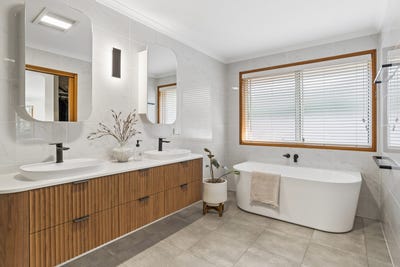 /international/au/17-oak-drive-oakbank-sa-152512392/