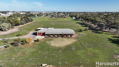 /international/au/64-walnut-avenue-horsham-vic-151260740/