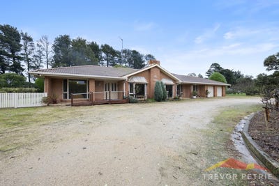 /international/au/1961-sunraysia-highway-waubra-vic-151451152/