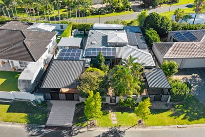 /international/au/129-santa-cruz-boulevard-clear-island-waters-qld-151184340/