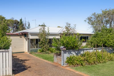 /international/au/24-boyd-street-wilsonton-qld-150884600/