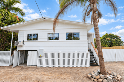 /international/au/5-picaninni-close-cannonvale-qld-152519268/