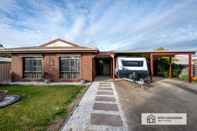 /international/au/1-de-castella-drive-horsham-vic-151518908/