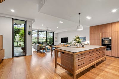 /international/au/220-beavers-road-northcote-vic-152651144/