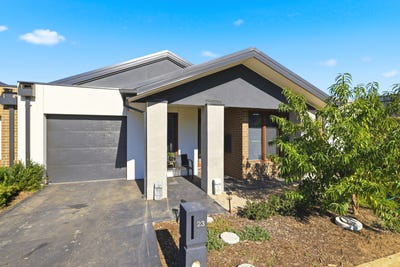 /international/au/23-blossom-drive-maddingley-vic-151298636/