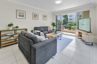 /international/au/3-24-first-avenue-broadbeach-qld-152632964/