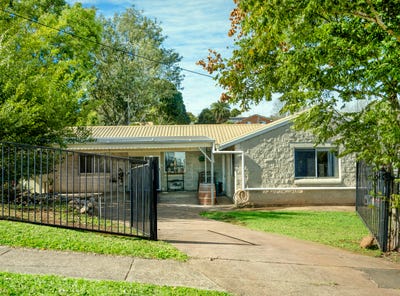 /international/au/1-2-22-hume-street-north-toowoomba-qld-151387264/