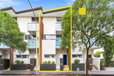/international/au/2f-grandstand-parade-zetland-nsw-150637048/