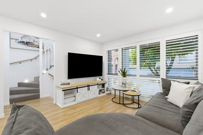 /international/au/90-20-fairway-drive-clear-island-waters-qld-150908880/