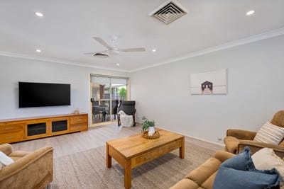 /international/au/15-dartmoor-circuit-emu-heights-nsw-150862236/