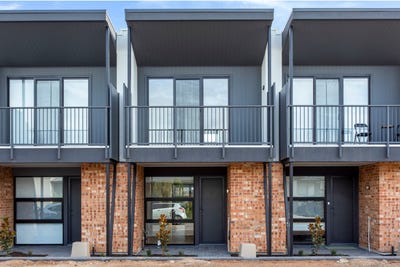 /international/au/8a-barry-drive-findon-sa-151499616/
