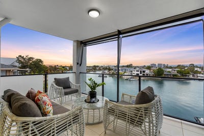 /international/au/8-22-back-street-biggera-waters-qld-151088596/