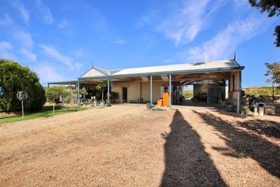 /international/au/337-noble-road-golden-heights-sa-151228976/