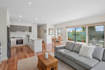 /international/au/unit-5-13-bourke-street-kyneton-vic-148709436/