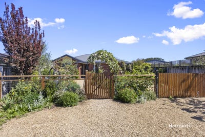 /international/au/16-hyssop-road-margate-tas-152598692/