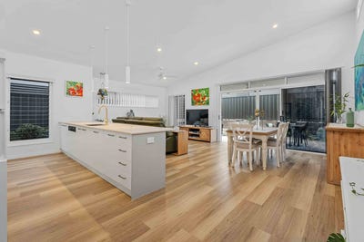 /international/au/94-77-spring-way-nikenbah-qld-152338032/
