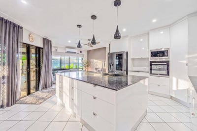 /international/au/16-chystanthus-street-trinity-park-qld-150798284/
