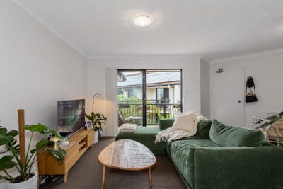 /international/au/37-84-86-high-street-southport-qld-151182896/