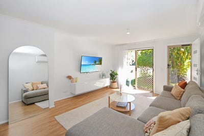 /international/au/23-1-21-golden-palms-court-ashmore-qld-151533168/
